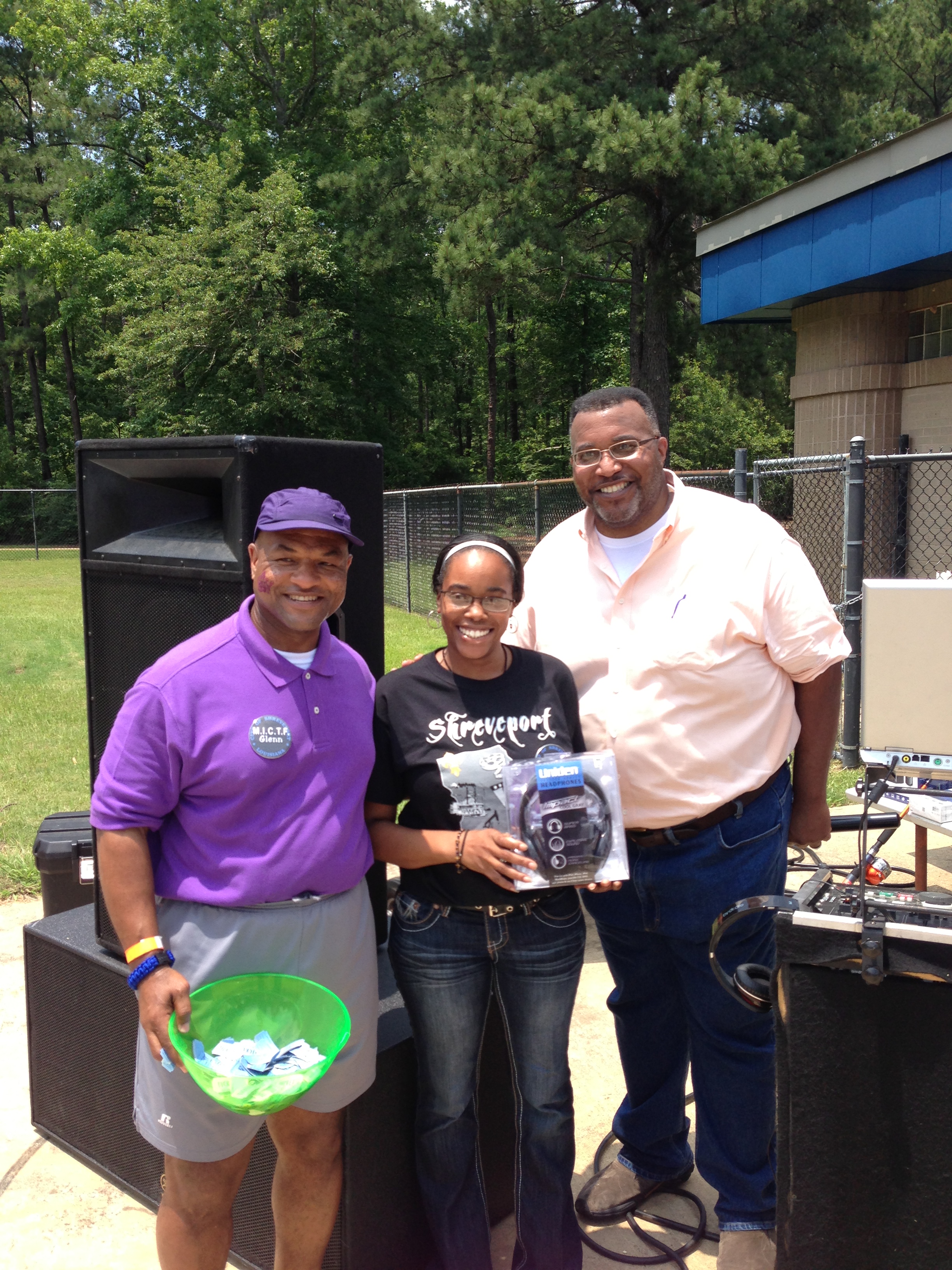Aziza wins the grand prize at the picnic